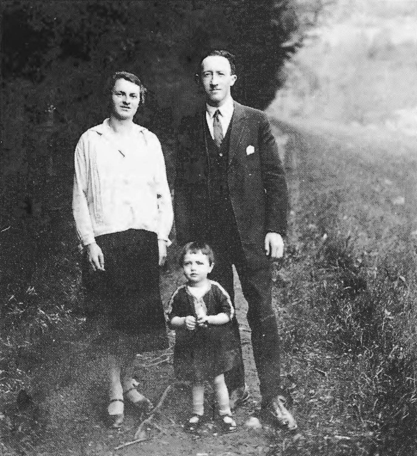 Therese mit ihren Eltern Rosa und Benno Kappenmacher Ende der 20er Jahre