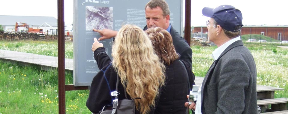 Bürgermeister mit Besuchergruppe