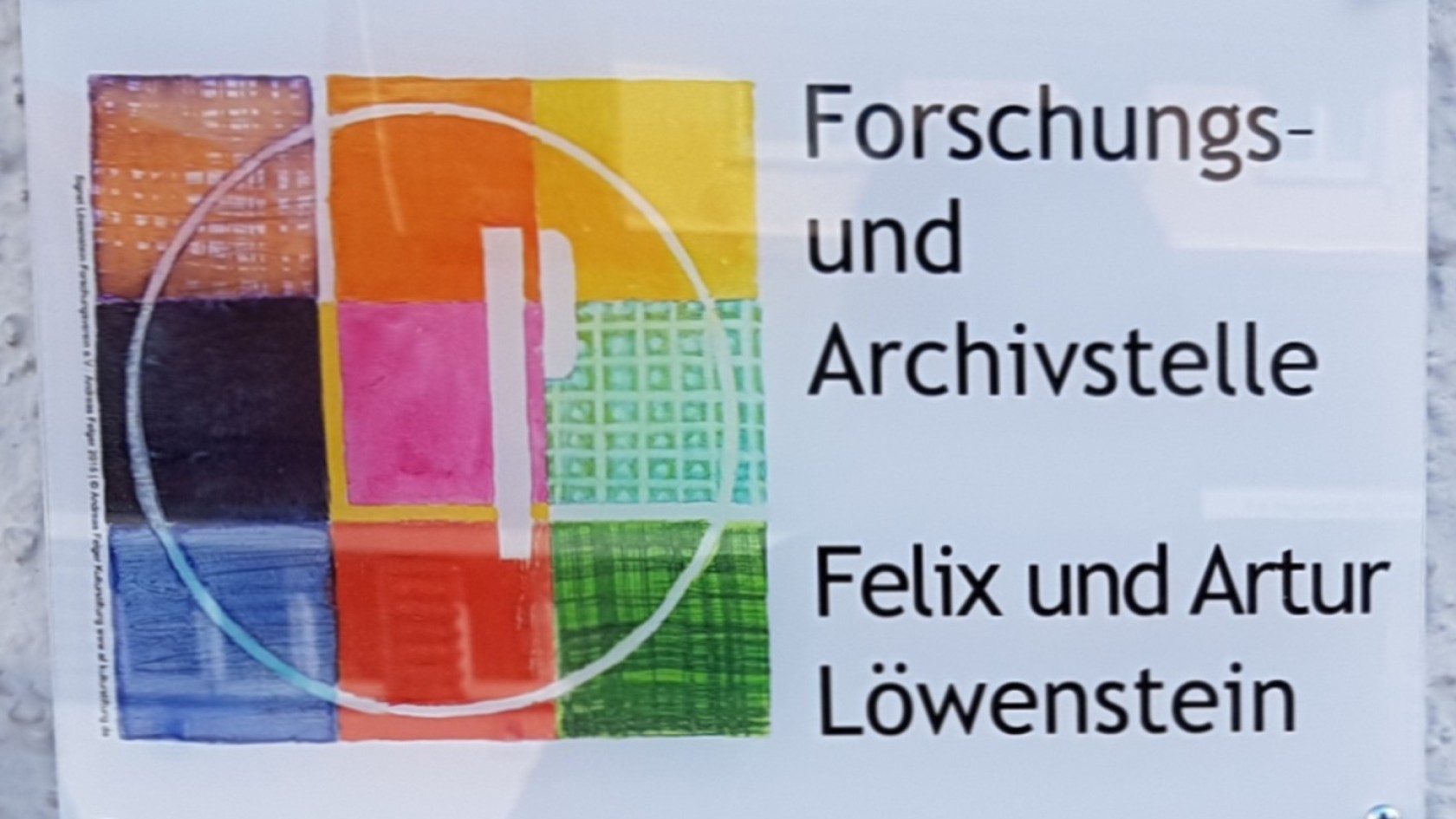 Schild Forschungs und Archivstelle Felix und Artur Löwenstein