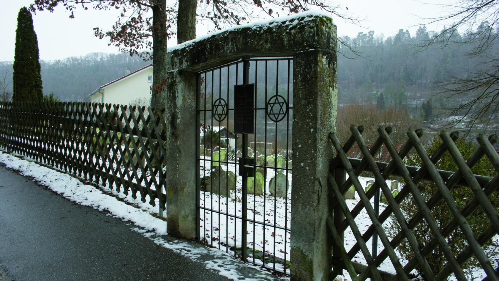 Eingangstor - Friedhof Mühlen