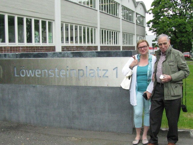 Harold Livingston mit Tochter Jacqui Cowley am Löwensteinplatz