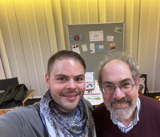 Tacheles! Zwei Freunde sprechen über das Leben.